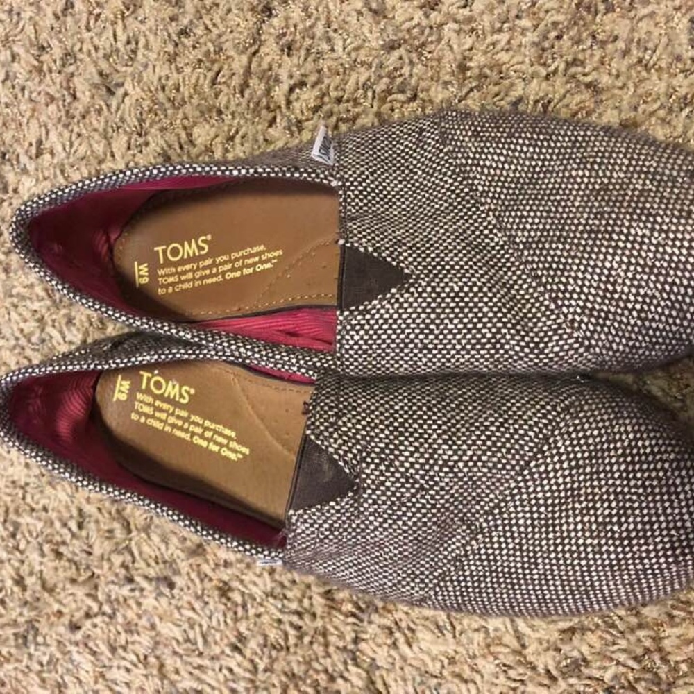 Tom's Size 9 shoe